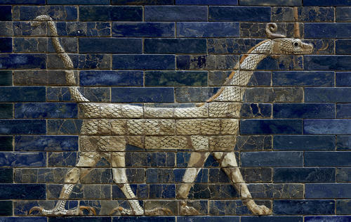 Babylonisches Ziegelrelief mit Darstellung eines Drachen (Muschuschu)